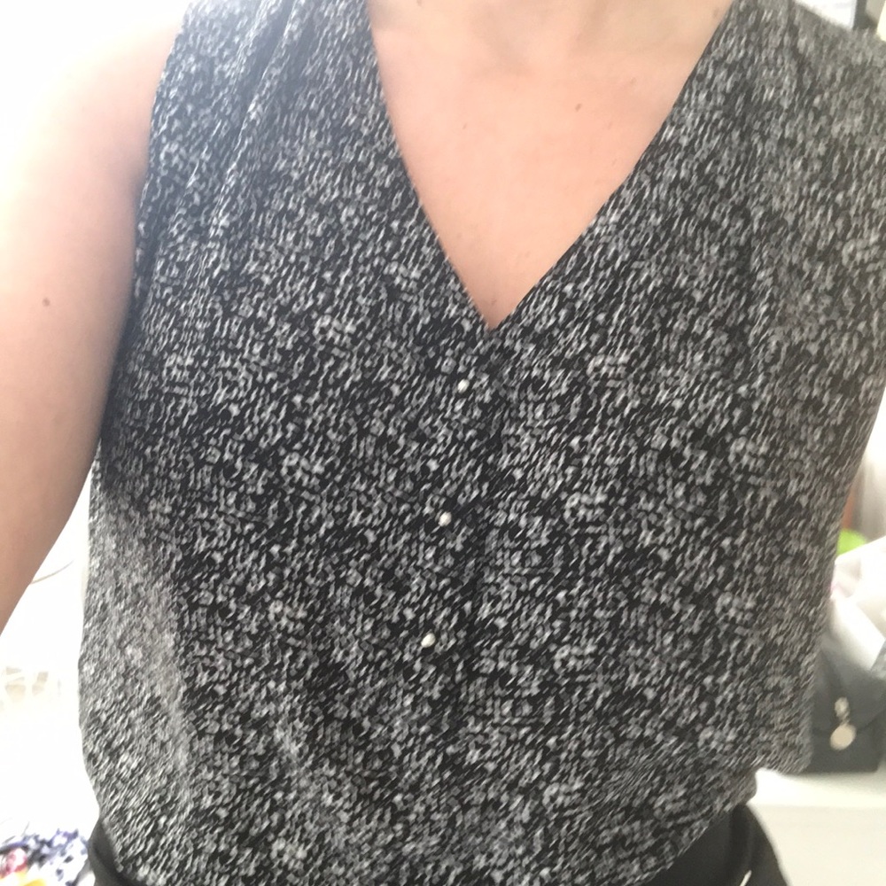 Sleeveless black and white speckled blouse
